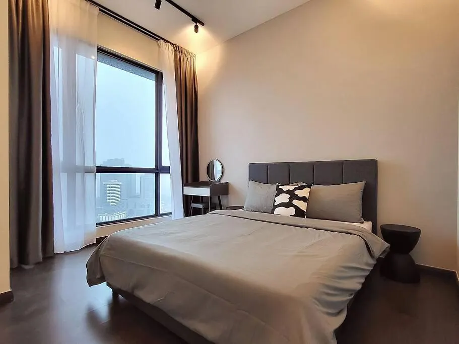 Ultimate Skyline Penthouse W Bathtub 3 Bedroom 6 Pax Johor Bahru
