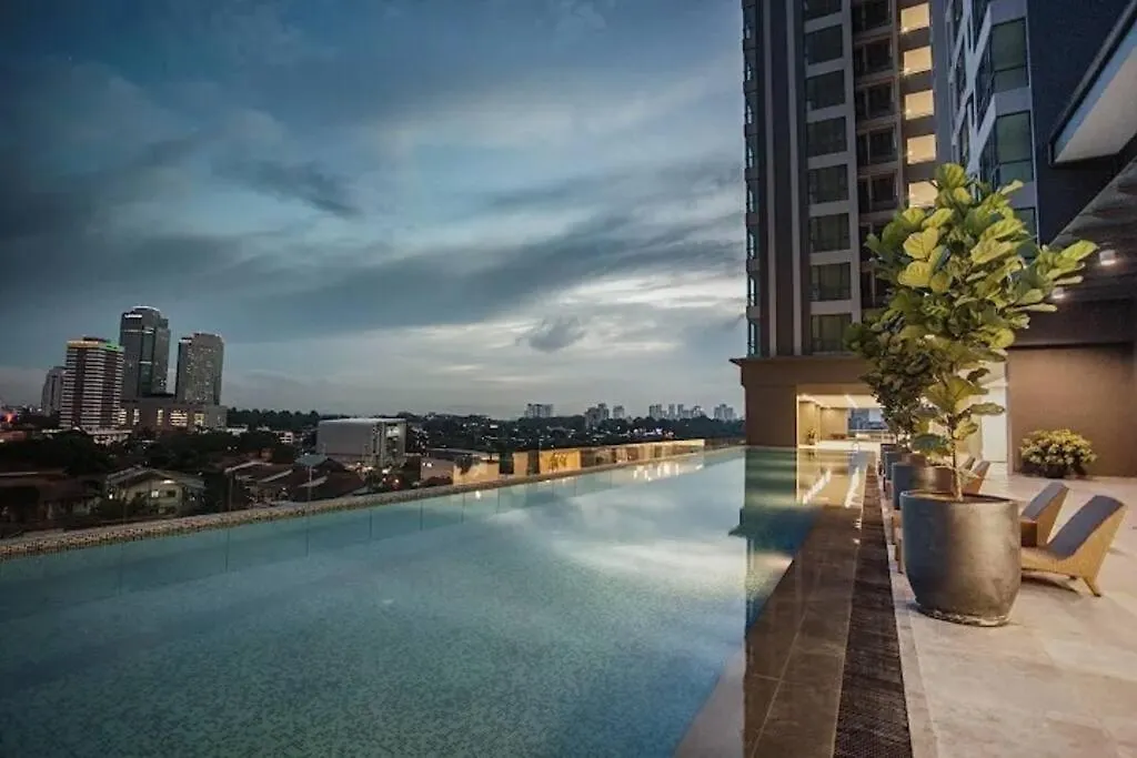 Ultimate Skyline Penthouse W Bathtub 3 Bedroom 6 Pax Johor Bahru